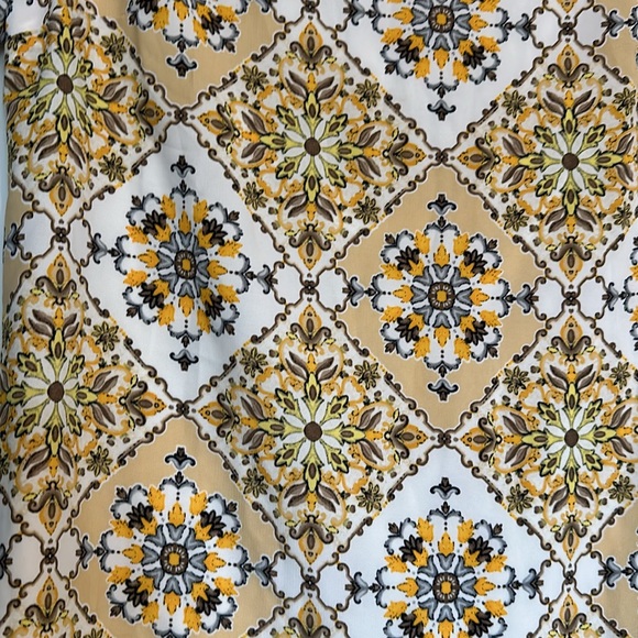 Women’s Lulus Floral Deco Shift Dress in Yellow - Size Small - Picture 5 of 11